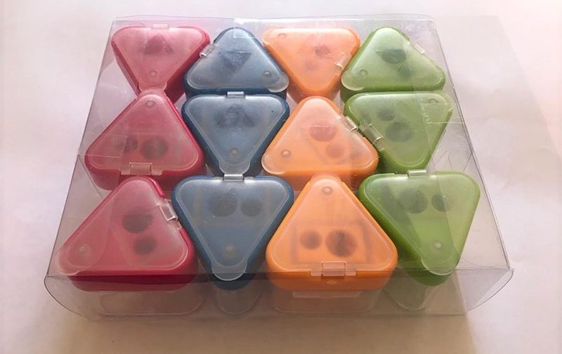 TAILLE CRAYON TRIANGLE AVEC FERMOIR - 2 TROUS